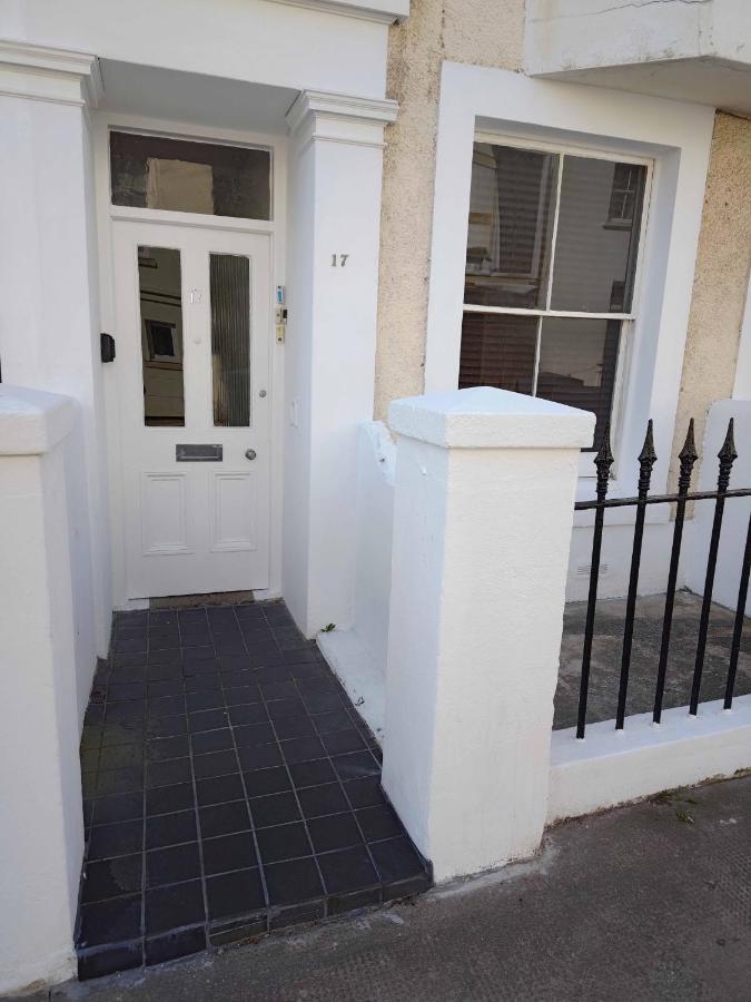 The Ploughman'S Rest Apartment Brighton Exterior photo